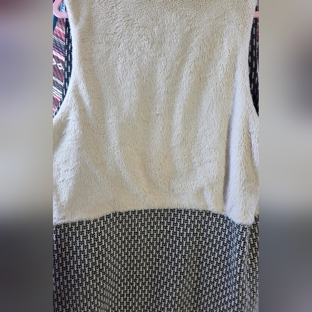 Hem & Thread Sherpa Knit Open Front Vest Size Medium Cozy Textured Boho - Picture 7 of 7